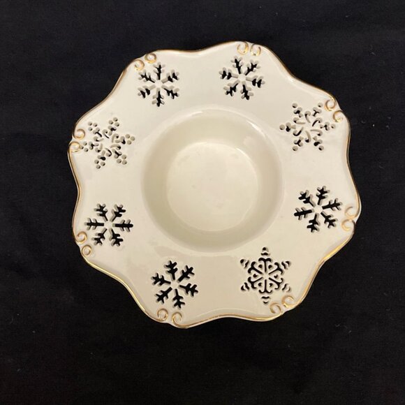 Yankee Candle Tealight Votive Holde Pierced Snowflakes Ivory Gold Gilded - Picture 1 of 3